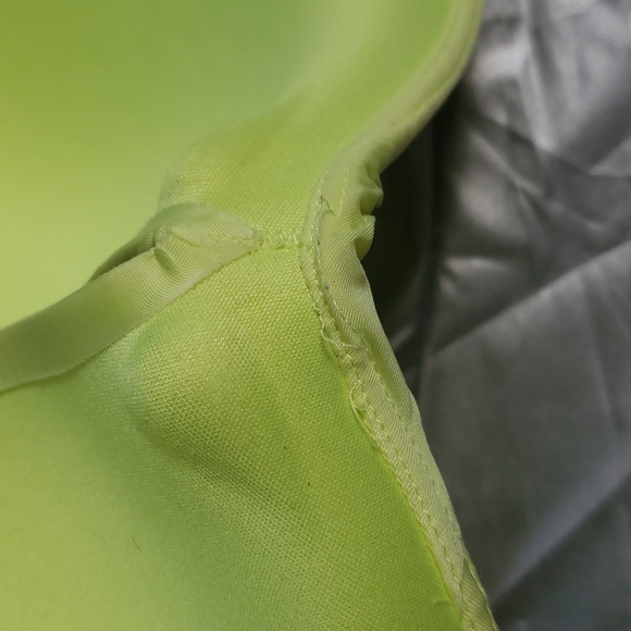 Victoria's Secret 32D Plunge Bra - Picture 4 of 5